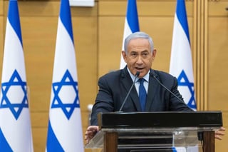 El primer ministro israelí en funciones, Benjamín Netanyahu, llamó hoy a los diputados derechistas a rechazar el 'Gobierno del cambio', que le echaría del poder tras 12 años con una frágil coalición de partidos de todo el arco ideológico -de la ultraderecha a la izquierda e incluso árabes-, pero que ahora se ve amenazada ante el riesgo de tránsfugas que cambien de bando. (ARCHIVO) 
