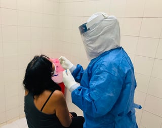 Este jueves 03 de junio, la Secretaría de Salud del Estado de Durango confirmó 34 mil 173 personas en total que han resultado positivas al coronavirus  SARS-CoV-2 y 2 mil 428 defunciones. (ARCHIVO)