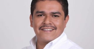 El candidato del partido Movimiento Ciudadano a la Alcaldía de Cazones (norte de Veracruz) René Tovar Tovar fue muerto a tiros en su domicilio por un comando armado en la noche del viernes.
(FACEBOOK)