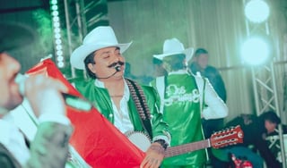 Previo a la final de Santos vs. Cruz Azul, Poncho e Imanol Quezada ofrecieron conciertos en Estados Unidos portando trajes en color verde y blanco, con el fin de apoyar a los Guerreros, los cuales lograron el subcampeonato. (INSTAGRAM) 