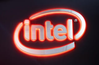 Intel advirtió que la actual escasez de semiconductores, que está afectando a la producción en sectores como el automovilístico y el de la electrónica de consumo, puede durar aún años. (ARCHIVO) 
