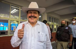 Armando Guadiana se mostró confiado y pidió a las autoridades respetar el proceso electoral.