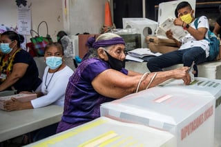 El consejero presidente del Instituto Nacional Electoral (INE) en Oaxaca, Edgar Humberto Arias Alba, informó que las boletas robadas en San José Llano Grande, Miahuatlán, fueron anuladas, luego que el organismo recibió el reporte. (EFE)