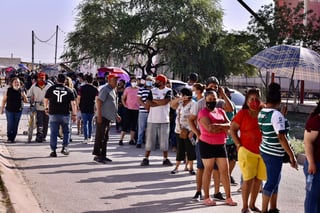 Desde tempranas horas de ayer domingo se registraron largas filas en algunas de las casillas instaladas en Torreón.