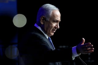 El compromiso político tiene que ser ahora ratificado por el Parlamento y Netanyahu intenta arrastrar el voto de diputados de derechas que apoyaron en un principio la coalición, para impedir que alcance la mayoría de 61 escaños de los 120 de la Cámara necesarios para formarse. (ARCHIVO) 