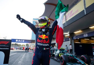 El mexicano logró su segunda victoria de por vida en la Fórmula 1. (ESPECIAL)