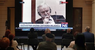 El Gobierno croata celebró la confirmación hoy de la cadena perpetua por genocidio y crímenes de guerra contra el exlider militar serbobosnio Ratko Mladic, pero lamentó que no se le haya juzgado por sus acciones en Croacia ni se haya investigado la implicación de Serbia. (EFE) 