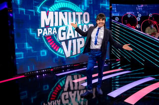 Todo listo. Adrián Uribe, en su papel de 'El Vítor' será el presentador de Minuto para ganar VIP.