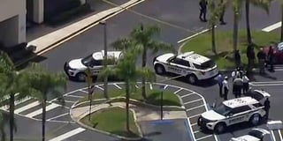 Tres personas, incluido el agresor y un menor de edad, murieron este jueves en un tiroteo en un supermercado de Royal Palm Beach, informó la Oficina del Alguacil del Condado Palm Beach, en Florida (EUA). (ESPECIAL) 
