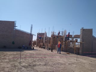 Un avance de alrededor de un 40 por ciento registra la primera etapa de la obra de construcción de la Universidad Benito Juárez, en el ejido San Juan de Villanueva de Viesca. (MARY VÁZQUEZ)