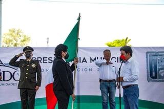 Se realizó la incineración en donde los presentes se pusieron de pie para honrar el acontecimiento y, posterior a ello, se hizo el cambio de bandera. Consumado el acto se entonó el Himno Nacional Mexicano.  (EL SIGLO DE TORREÓN)