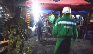 Las autoridades colombianas informaron este viernes que encontraron a dos mineros muertos y tres heridos de las 12 personas atrapadas en una mina de carbón en el departamento de Boyacá luego de que se registrara en la zona una explosión al parecer por acumulación de gas. (ESPECIAL)