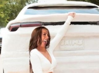 Este viernes mediante las redes sociales, la influencer y empresaria Kim Kardashian compartió a sus seguidores el diseño que creó en su nuevo Lamborghini. (Especial) 