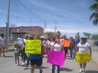 Para pedir la liberación de Adrián, el joven que fue detenido, señalado de ser quien tiró la bolsa que contenían los restos de Ivón, en el municipio de Matamoros, se llevó a cabo una marcha, en la que participaron familiares y amigos. (MARY VÁZQUEZ)