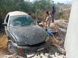 El vehículo Chevrolet Cavalier se salió del camino y se impactó contra un poste de concreto en el municipio de Matamoros.
