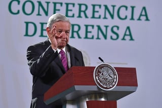 López Obrador dijo que no se puede prohibir a los legisladores que cambien de bancada, pero les recomendó que sean consecuentes con lo que ofrecieron en campaña. (EL UNIVERSAL)