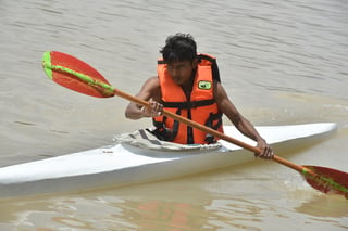 La Gran Regata del Río Nazas, ha sido sin duda, el evento por el que jóvenes practican canotaje. (ARCHIVO)