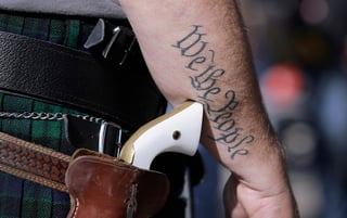 Las ventas de armas de fuego han batido récords por COVID. (AP)