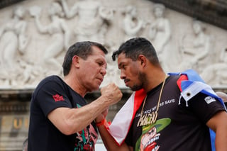 En la que ha dicho que es su última pelea de exhibición, Julio César Chávez (i) se medirá a Héctor Camacho Jr. (EFE)