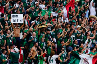 Algunos aficionados de la Selección Mexicana siguen sin hacer caso, y al realizar el 'famoso' grito, están metiendo en problemas al Tricolor, el cual podría no ir al Mundial de Catar, según Yon de Luis, presidente de la FMF. (ARCHIVO)
