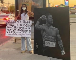 La joven Nicki se hizo tendencia en redes sociales y Saúl Álvarez le compró una pintura de él, para ayudarla a pagar la inscripción a una universidad de artes plásticas en la Ciudad de México. (ESPECIAL)