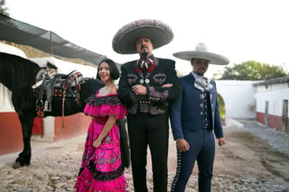De lujo. Leonardo, Ángela y Pepe harán un recorrido de sus éxitos este sábado a las 9:00 de la noche por Azteca Uno. (ARCHIVO) 