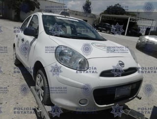 Policía Estatal recupera un taxi que recién había sido reportado como robado. (ESPECIAL)