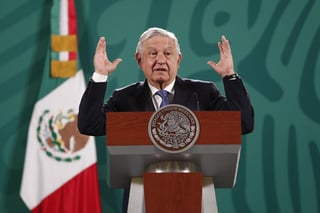 El presidente López Obrador señaló que se tienen que formar nuevos cuadros, con jóvenes, para el relevo generacional. (EFE)