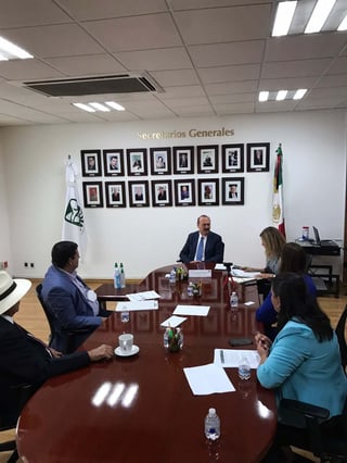 El alcalde sostuvo una reunión en Ciudad de México con funcionarios del Seguro Social.(CORTESÍA)