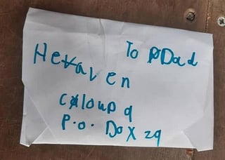 La madre dice que guardará la carta para dársela a su hija cuando sea mayor. (INTERNET)