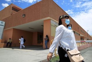 México registró 342 muertes por la COVID-19 en las últimas 24 horas para un total 231,847 decesos, informó este miércoles la Secretaría de Salud, que también reportó que el país llegó a 41.3 millones de vacunas aplicadas. (ARCHIVO)