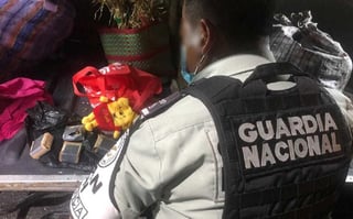 Un total de 57 cartuchos para armas largas de uso exclusivo del Ejército fueron encontradas por elementos de la Guardia Nacional en el interior de un oso de peluche, en la cajuela de un autobús con destino a Matías Romero, región Istmo de Tehuantepec. (ARCHIVO)