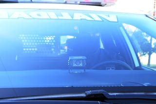 Las patrullas y los elementos de Tránsito y Vialidad en Torreón cuentan con videocámaras. (ARCHIVO)