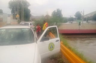 Ayer se vio a varios niños que se bañaban en el canal Santa Rosa-Tlahualilo. (EL SIGLO DE TORREÓN)