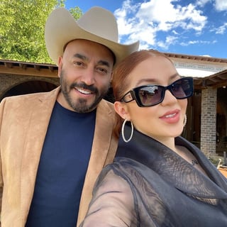 Boda. Lupillo Rivera confirmó en rueda de prensa que lleva varios meses casado con Giselle Soto, quien es 23 años más joven que él. (ESPECIAL)