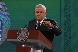López Obrador defendió la encuesta que ayer dio a conocer en su informe, por el tercer aniversario de su triunfo electoral. (EL UNIVERSAL)