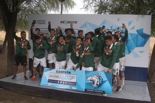 Los jugadores de la Universidad Autónoma del Estado de México, 'presumieron' sus medallas para celebrar su triunfo en el Nacional de Fútbol Universitario.  