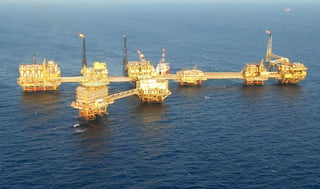 La estatal Petróleos Mexicanos (Pemex) será la encargada de operar el yacimiento marino Zama, ubicado en las costas del estado de Tabasco, en el Golfo de México, y que es el primero de producción conjunta con el sector privado, informó este lunes la secretaria de Energía (Sener), Rocío Nahle. (EFE)