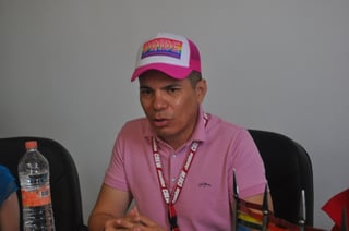 El activista Raymundo Valadez invita a la comunidad LGBT a interponer denuncias formales. (ARCHIVO)