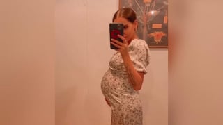 Mariand Castrejón, mejor conocida como “Yuya”, enterneció las redes sociales al modelar la ropa que compró para lucir en los próximos meses de su embarazo. (ESPECIAL) 