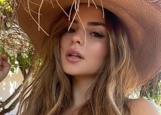 La modelo británica alcanzó casi el millón de 'me gusta' con su última publicación en Instagram (@DEMIROSE) 