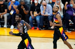 Los Phoenix Suns de Chris Paul y Devin Booker ganaron este martes el primer partido de las Finales de la NBA (118-105) ante unos Milwaukee Bucks en los que regresó Giannis Antetokounmpo tras perderse los dos últimos encuentros por lesión.