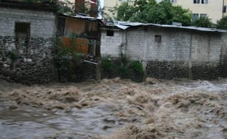 En Yautepec, contiguo a Cuautla, la precipitación pluvial incrementó cinco metros el nivel del río Yautepec.
(ARCHIVO)