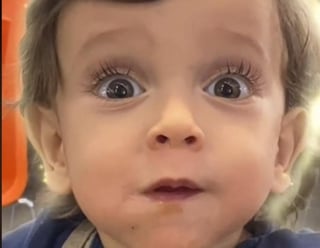 En menos de 24 horas, el pequeño Lucas recibió más de 2.1 millones de reproducciones por su reacción al comer por primera vez un taquito al pastor. (TIKTOK)