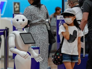 La compañía japonesa Softbank Robotics anunció que ha suspendido la producción del icónico robot Pepper, debido a la falta de demanda y a la espera de reactivar la fabricación, aunque no cesa su distribución. (ARCHIVO) 