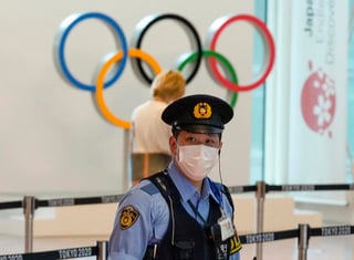 El estado de emergencia abarcará toda la duración de los Juegos Olímpicos, del 23 de julio al 8 de agosto, y su principal efecto será la prohibición del público en estadios y recintos deportivos en la zona de Tokio.
(ARCHIVO)