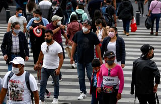 López Obrador hizo un llamado a los jóvenes a que se moderen en sus salidas y ayuden a su gobierno a evitar los contagios de COVID-19. (ARCHIVO)