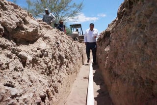 Con una inversión de un millón y medio de pesos se encuentra en proceso una obra para mejorar el abasto de agua en el ejido El Rayo. (DIANA GONZÁLEZ)