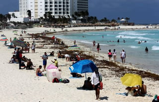 Los jóvenes se contagiaron de COVID-19 en las playas de Cancún y Mazatlán y en este sentido, el Gobierno de Coahuila llama a la población a tomar precauciones durante la temporada vacacional. (ARCHIVO)