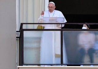 El papa Francisco visitó el martes a niños con cáncer en el hospital de Roma donde se recupera de una cirugía intestinal. El Vaticano dijo que el pontífice será dado de alta “en cuanto sea posible”. (ARCHIVO) 